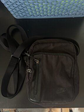 Nike Black Small Crossbody Shoulder Bag